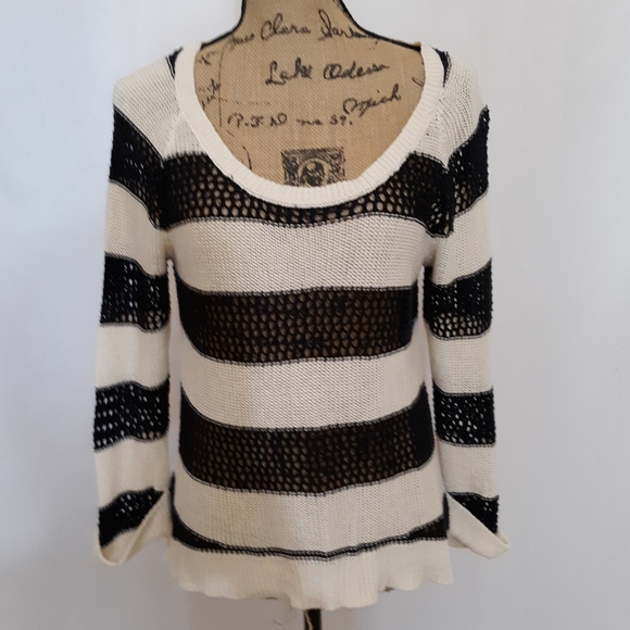 Roxy Sweaters - ROXY HI/LO SWEATER,  LARGE.